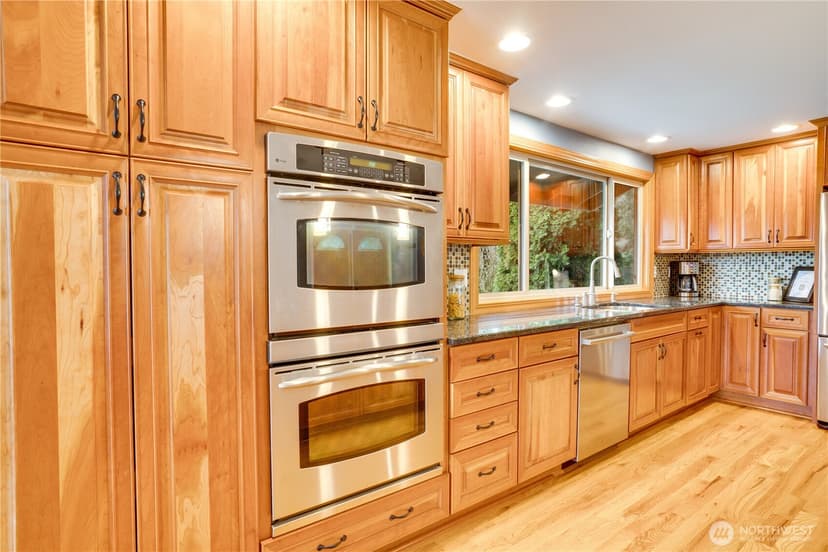 Property photo for 11501 Cloverdale Court SW, Lakewood photo 10