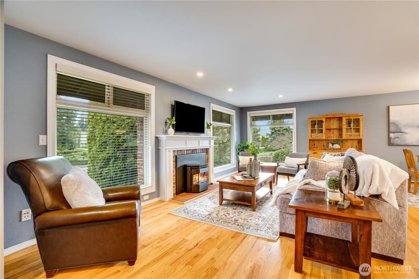 Property photo for 11501 Cloverdale Court SW, Lakewood photo 4