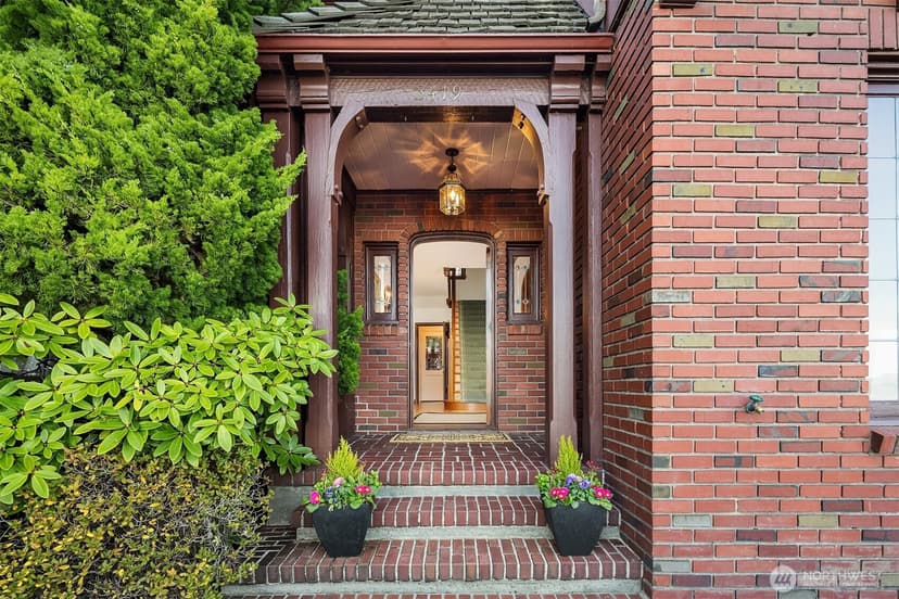 Property photo for 3419 E Laurelhurst Drive NE, Seattle photo 3