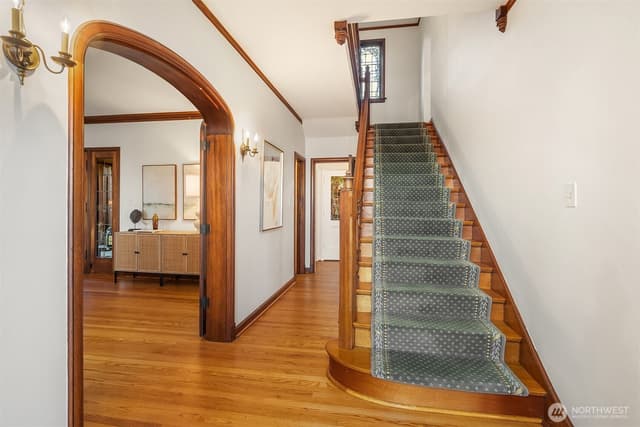 Property photo for 3419 E Laurelhurst Drive NE, Seattle photo 4