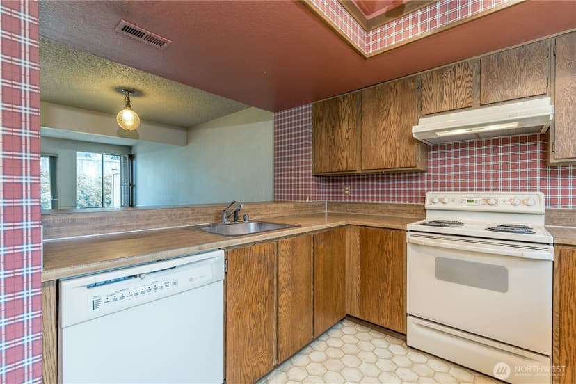 Property photo for 317 SW 112th Street #302, Seattle photo 8