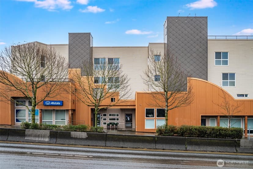 Property photo for 4020 Aurora Avenue N #403, Seattle photo 5