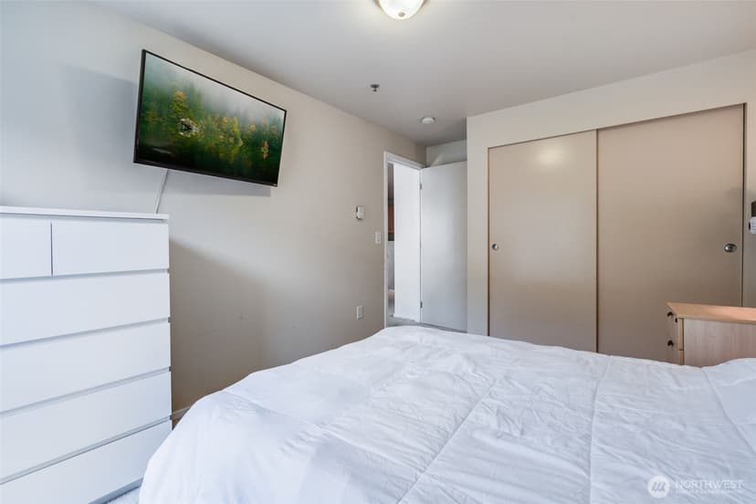 Property photo for 4020 Aurora Avenue N #403, Seattle photo 21
