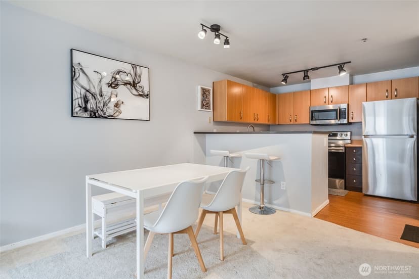 Property photo for 4020 Aurora Avenue N #403, Seattle photo 18