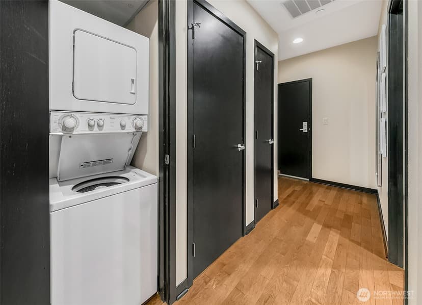 Property photo for 2716 Elliott Avenue #406, Seattle photo 11