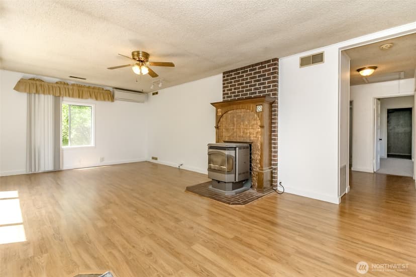 Property photo for 14523 Pioneer Way E, Puyallup photo 6