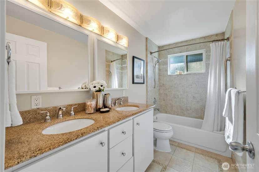 Property photo for 2415 W McGraw Street, Seattle photo 14