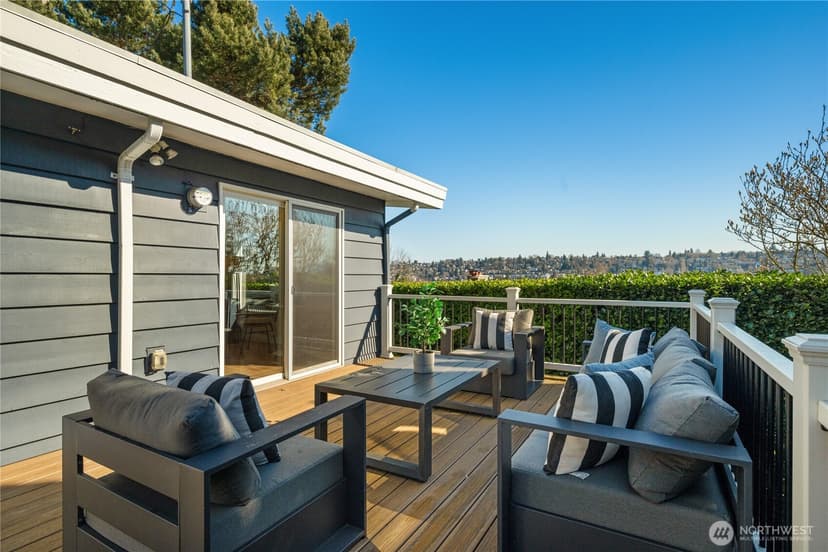 Property photo for 2415 W McGraw Street, Seattle photo 18