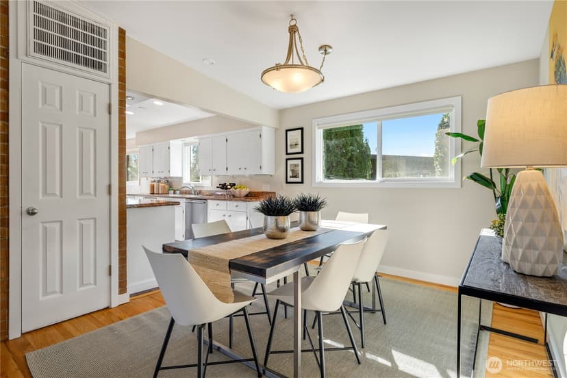 Property photo for 2415 W McGraw Street, Seattle photo 4