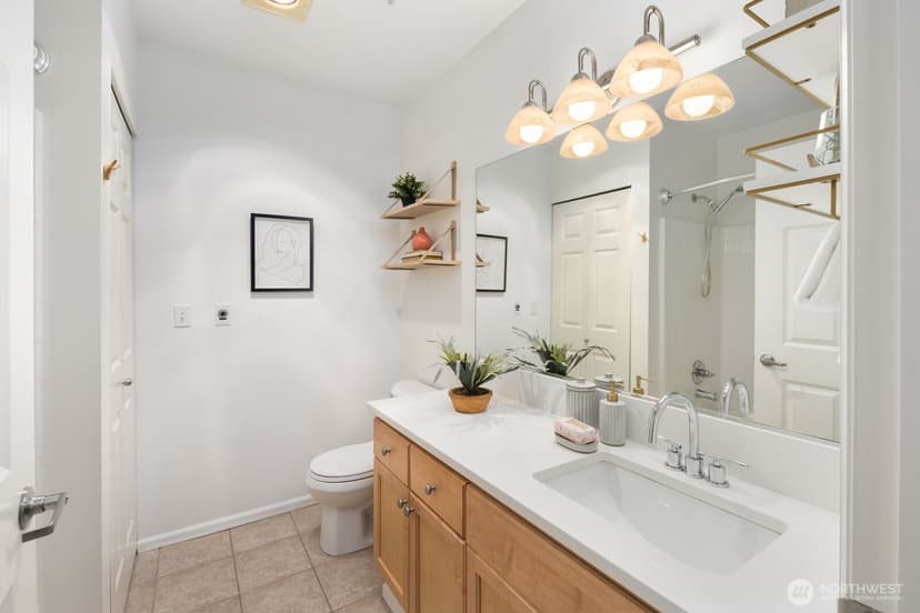 Property photo for 7116 Greenwood Avenue N #305, Seattle photo 13