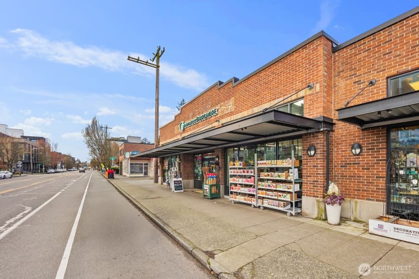 Property photo for 7116 Greenwood Avenue N #305, Seattle photo 25