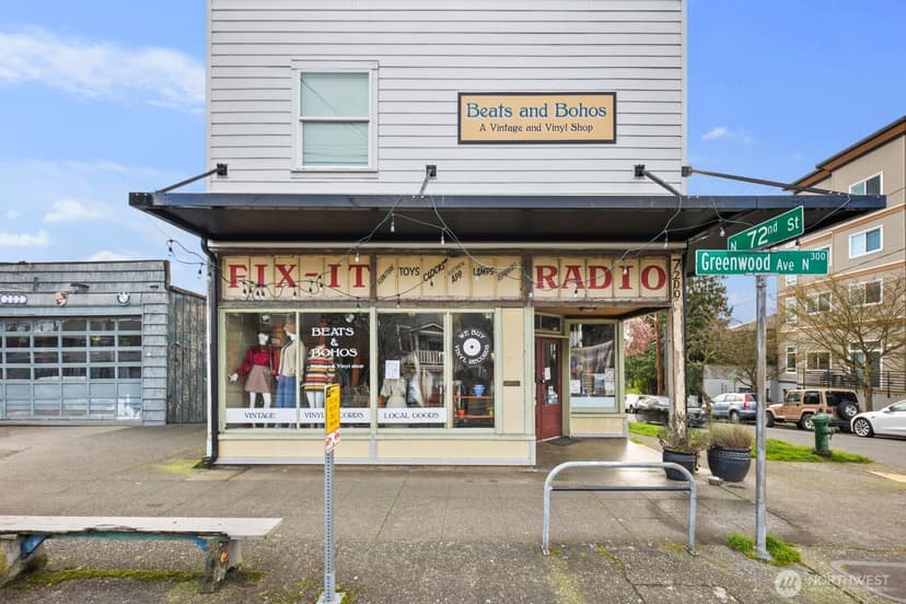 Property photo for 7116 Greenwood Avenue N #305, Seattle photo 26