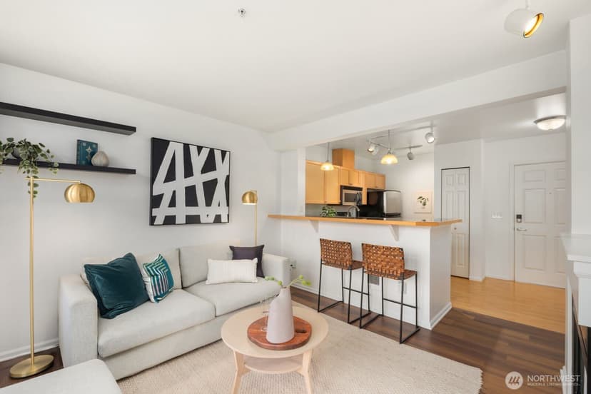 Property photo for 7116 Greenwood Avenue N #305, Seattle photo 9