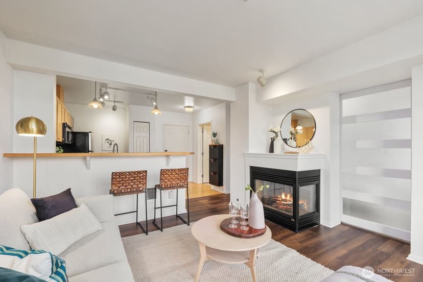 Property photo for 7116 Greenwood Avenue N #305, Seattle photo 10
