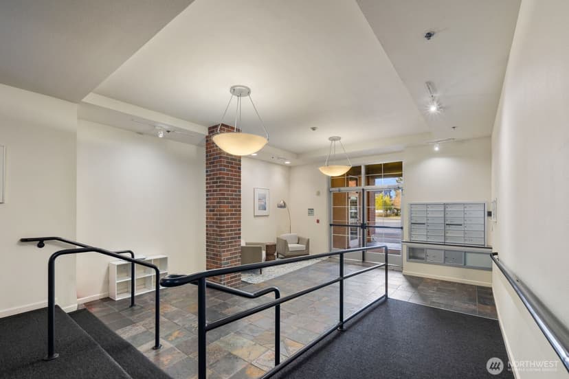 Property photo for 7116 Greenwood Avenue N #305, Seattle photo 2