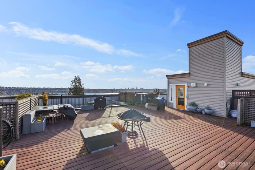 Property photo for 7116 Greenwood Avenue N #305, Seattle photo 18