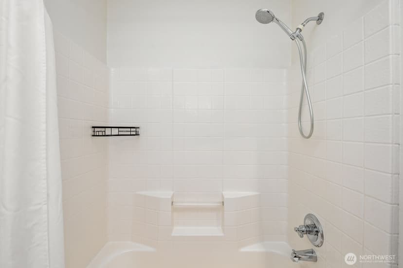 Property photo for 7116 Greenwood Avenue N #305, Seattle photo 14