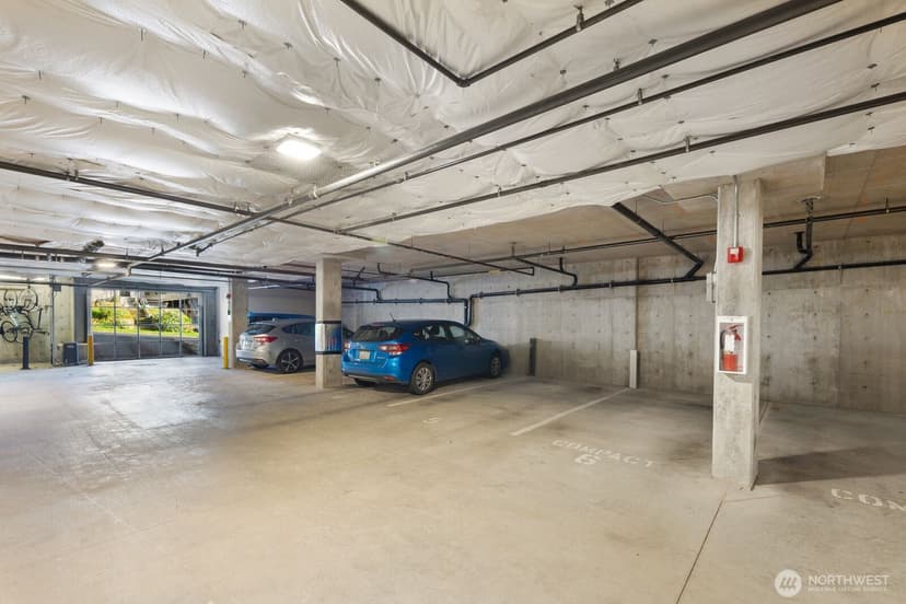 Property photo for 7116 Greenwood Avenue N #305, Seattle photo 17