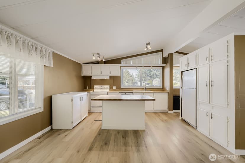 Property photo for 3611 I Street NE #16, Auburn photo 13