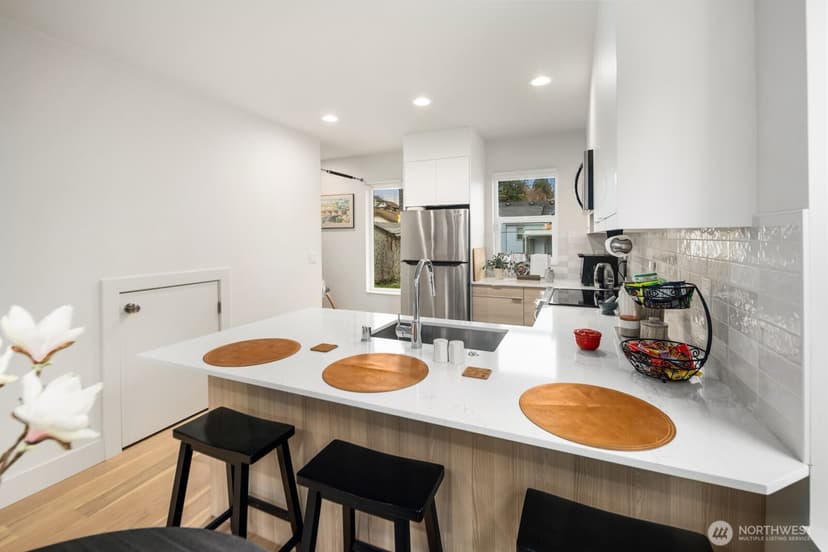 Property photo for 2211 17th Avenue S, Seattle photo 10