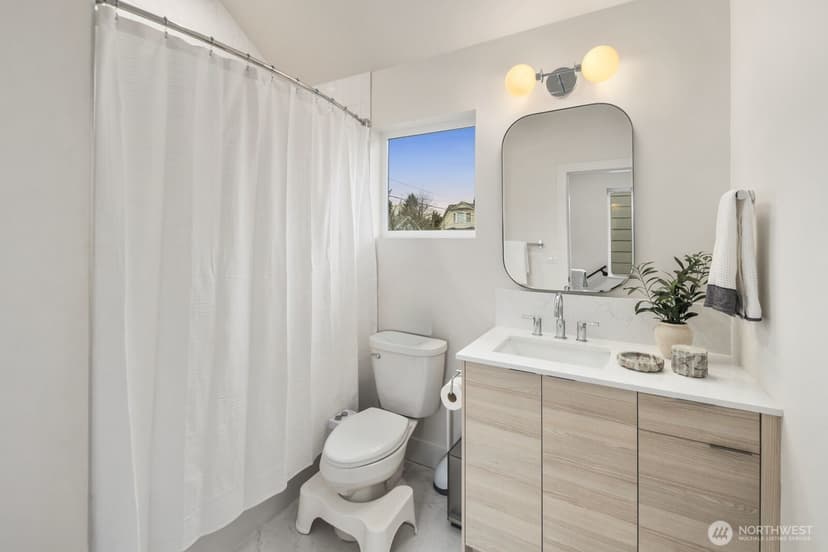 Property photo for 2211 17th Avenue S, Seattle photo 20