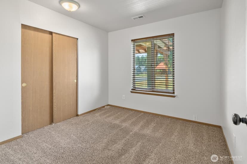 Property photo for 280 Blue Agate, Ronald photo 19