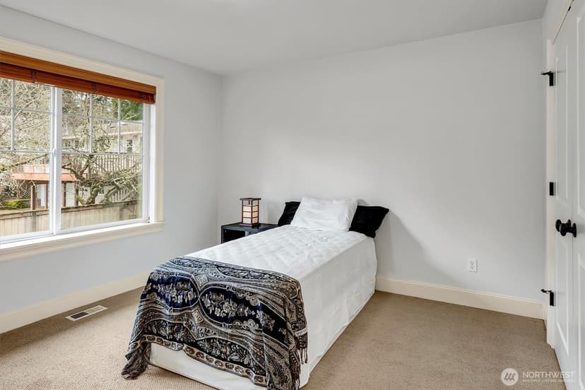 Property photo for 1628 154th Avenue SE, Bellevue photo 24