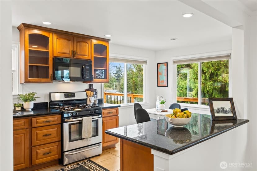 Property photo for 11513 Palatine Avenue N, Seattle photo 9
