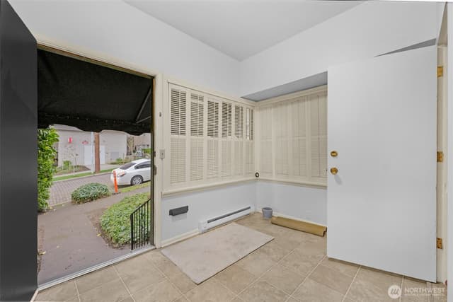 Property photo for 708 Warren Avenue N, Seattle photo 4