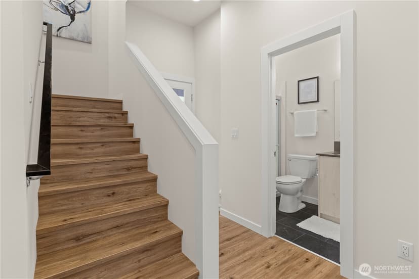 Property photo for 9518 Interlake Avenue N, Seattle photo 11