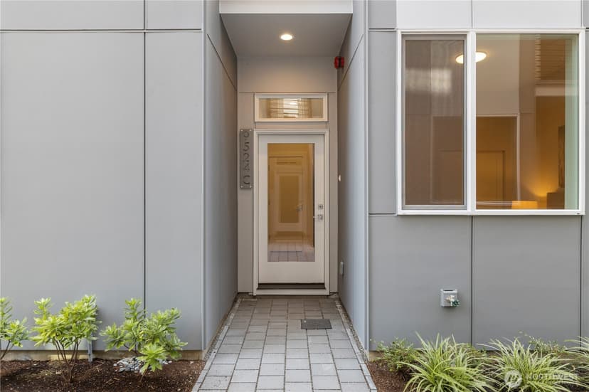Property photo for 9518 Interlake Avenue N, Seattle photo 6