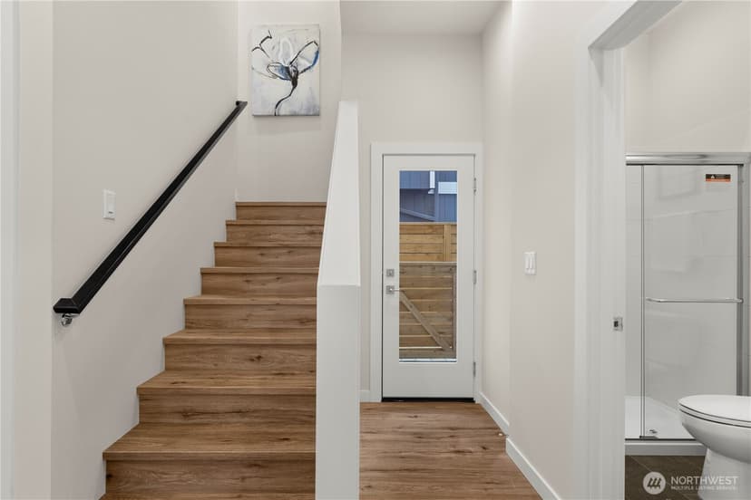 Property photo for 9518 Interlake Avenue N, Seattle photo 12