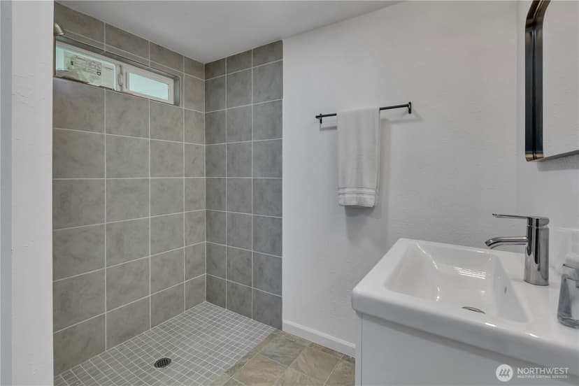 Property photo for 11517 155 Avenue SE, Renton photo 16