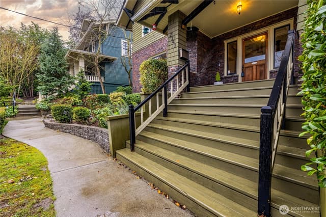 Property photo for 2343 Federal Avenue E, Seattle photo 3