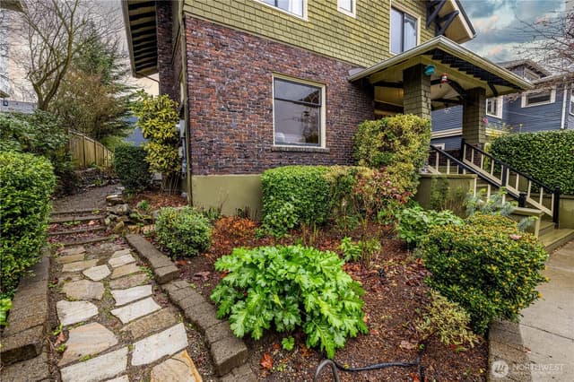 Property photo for 2343 Federal Avenue E, Seattle photo 2