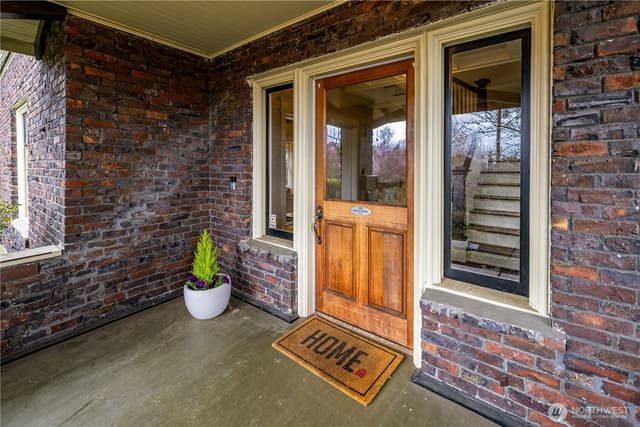 Property photo for 2343 Federal Avenue E, Seattle photo 4