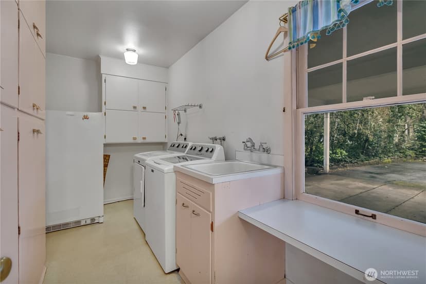 Property photo for 9832 American Avenue SW, Lakewood photo 15