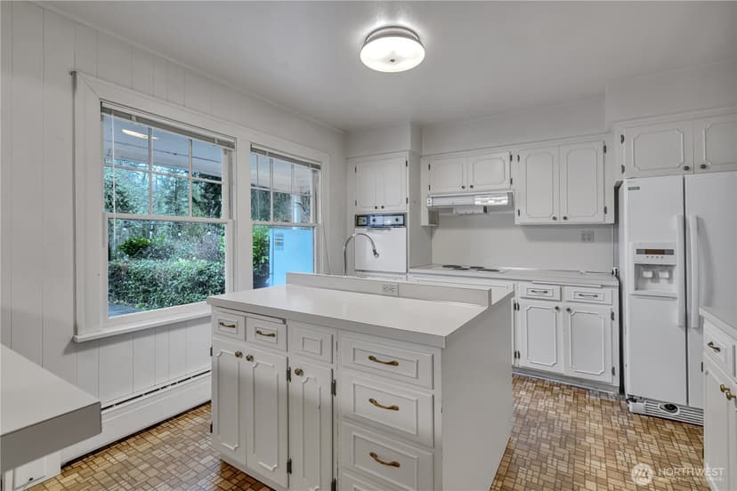 Property photo for 9832 American Avenue SW, Lakewood photo 9