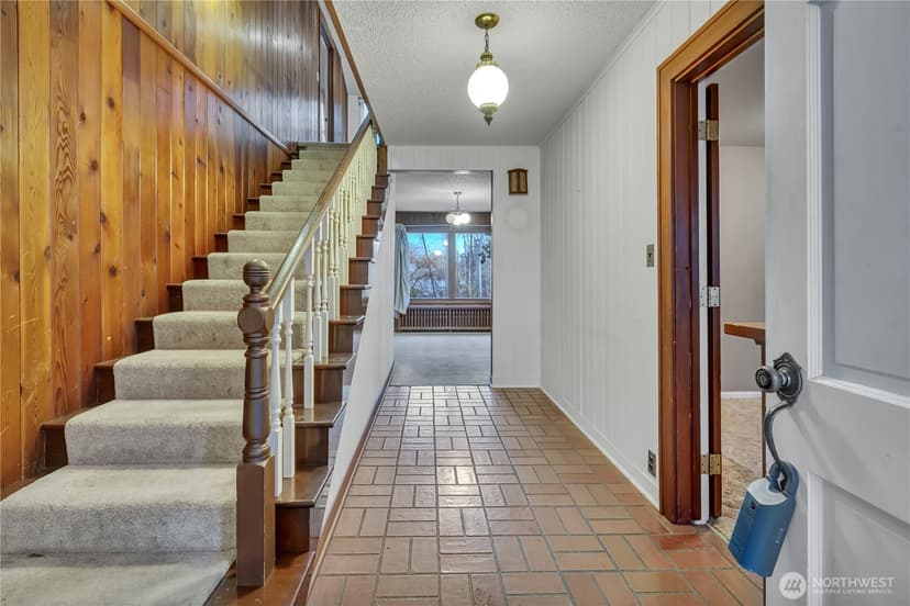 Property photo for 9832 American Avenue SW, Lakewood photo 5