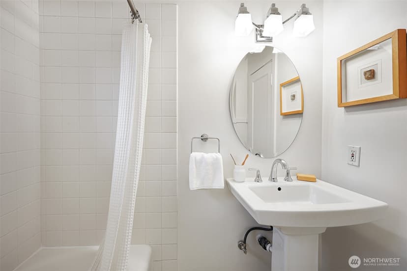 Property photo for 4001 NE 57th Street, Seattle photo 13