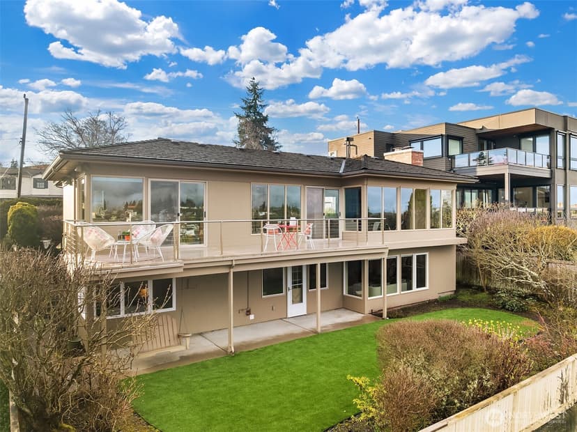 Property photo for 3026 38th Avenue W, Seattle photo 2