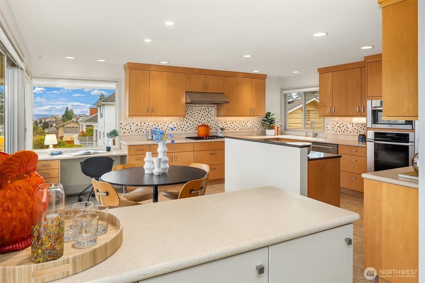 Property photo for 3026 38th Avenue W, Seattle photo 13