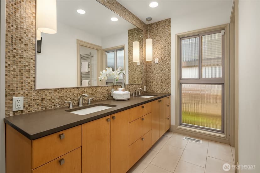 Property photo for 3026 38th Avenue W, Seattle photo 26