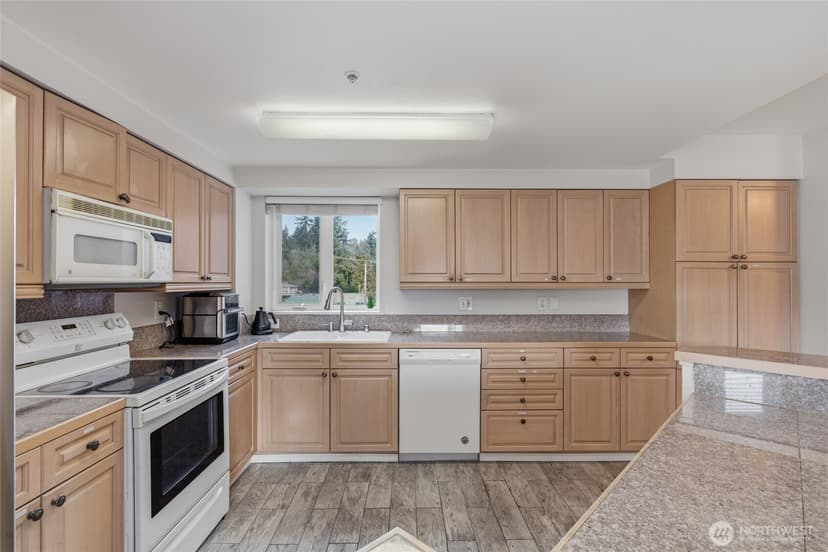 Property photo for 15020 Bothell Way NE #406, Lake Forest Park photo 6