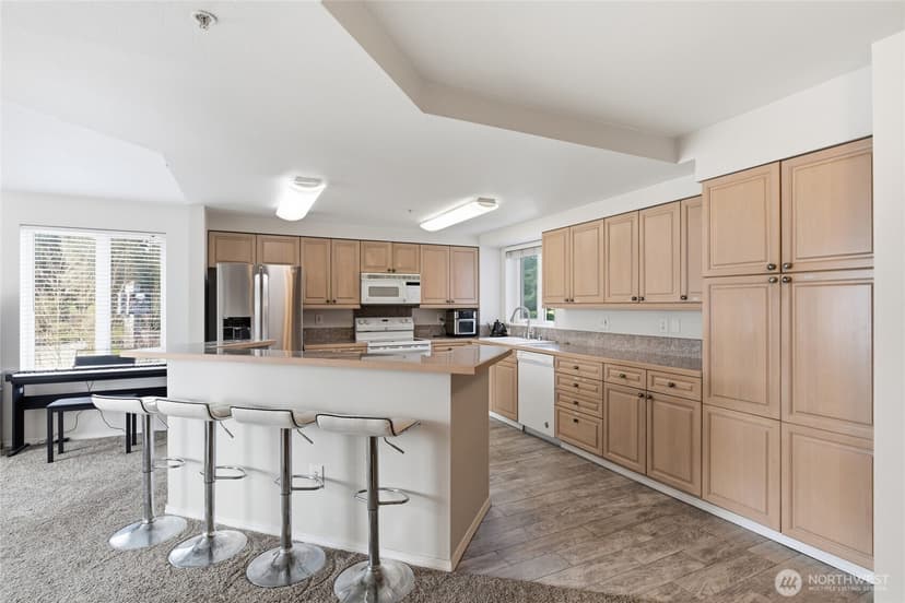 Property photo for 15020 Bothell Way NE #406, Lake Forest Park photo 4