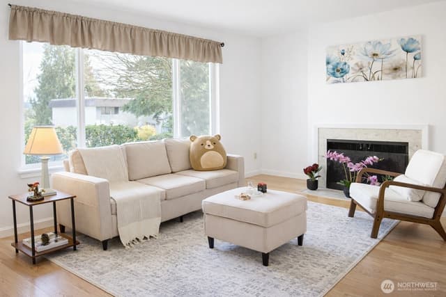 Property photo for 17050 Northup Way #5, Bellevue photo 3