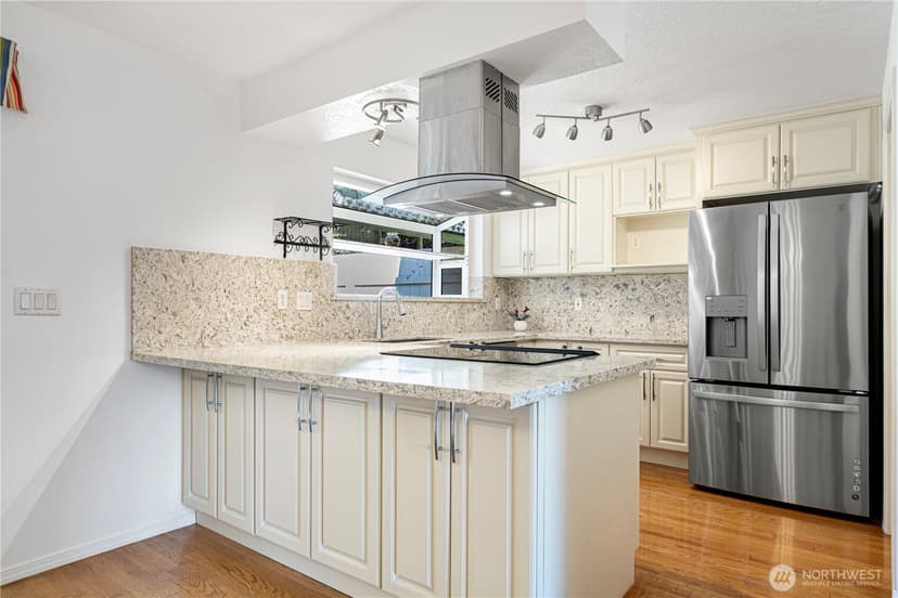 Property photo for 17050 Northup Way #5, Bellevue photo 7
