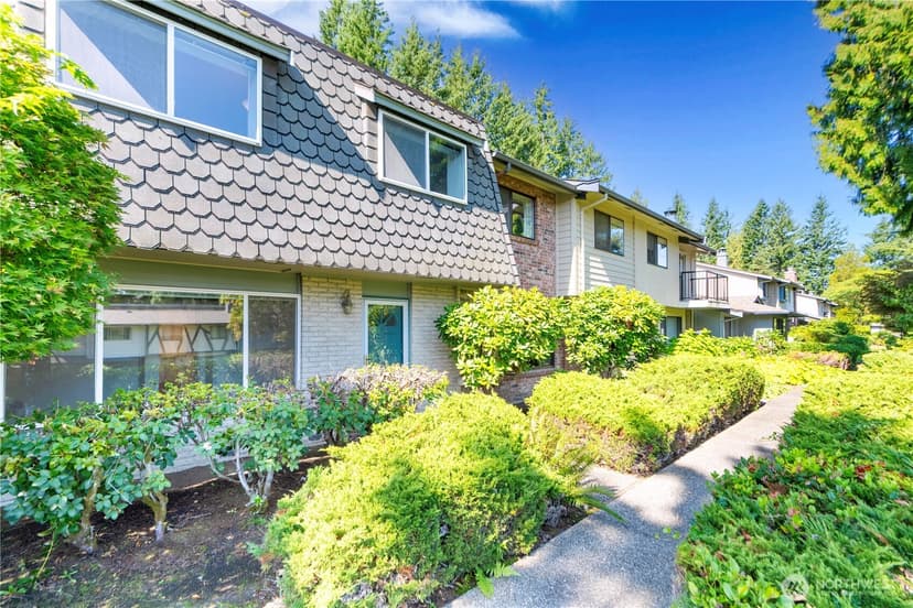 Property photo for 17050 Northup Way #5, Bellevue photo 2