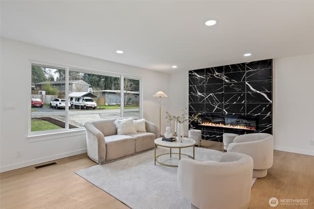 Property photo for 19628 Heinz Place, Lynnwood photo 4