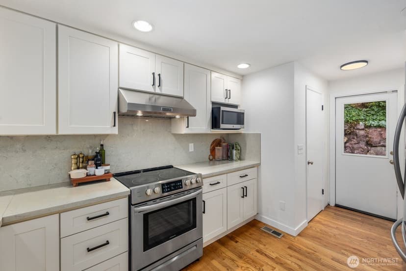 Property photo for 17909 73rd Avenue W, Edmonds photo 8